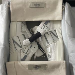LOW-TOP CALFSKIN VL7N SNEAKER WITH BANDS